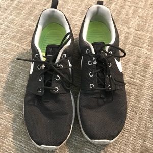 Nike | Roshe Run Sneakers